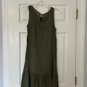 AGB Green Midi Dress with Elegant Design